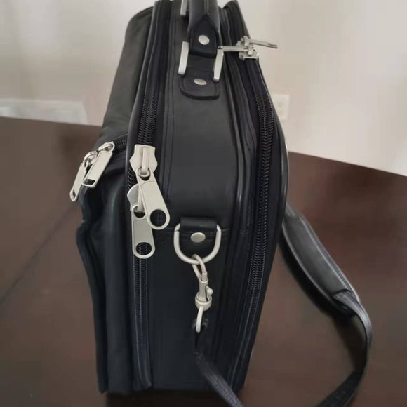 Danier Genuine Leather laptop case 15 Inch Black - Picture 7 of 10